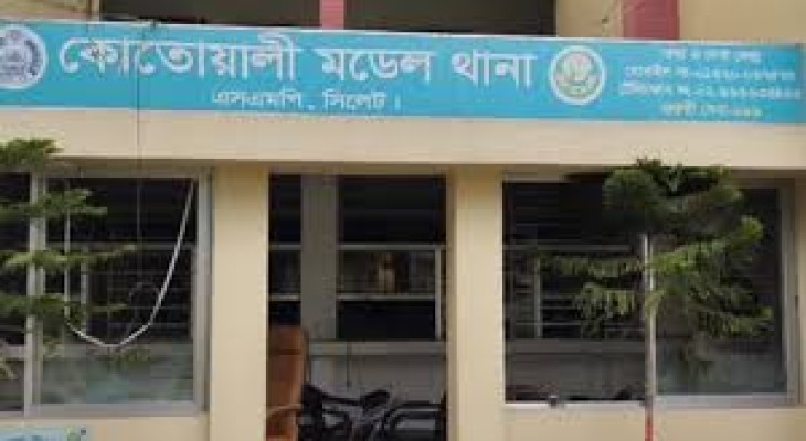 দুর্গন্ধের উৎস খুঁজতে গিয়ে বন্ধ দোকান  থেকে ব্যবসায়ীরা মরদেহ উদ্ধার